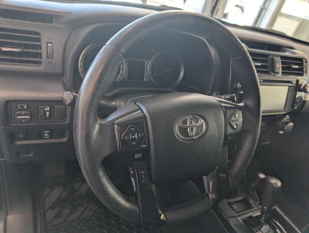 2017 Toyota 4Runner V6 4X4, CUIR, in Magog, Quebec - 14 - w1024h768px