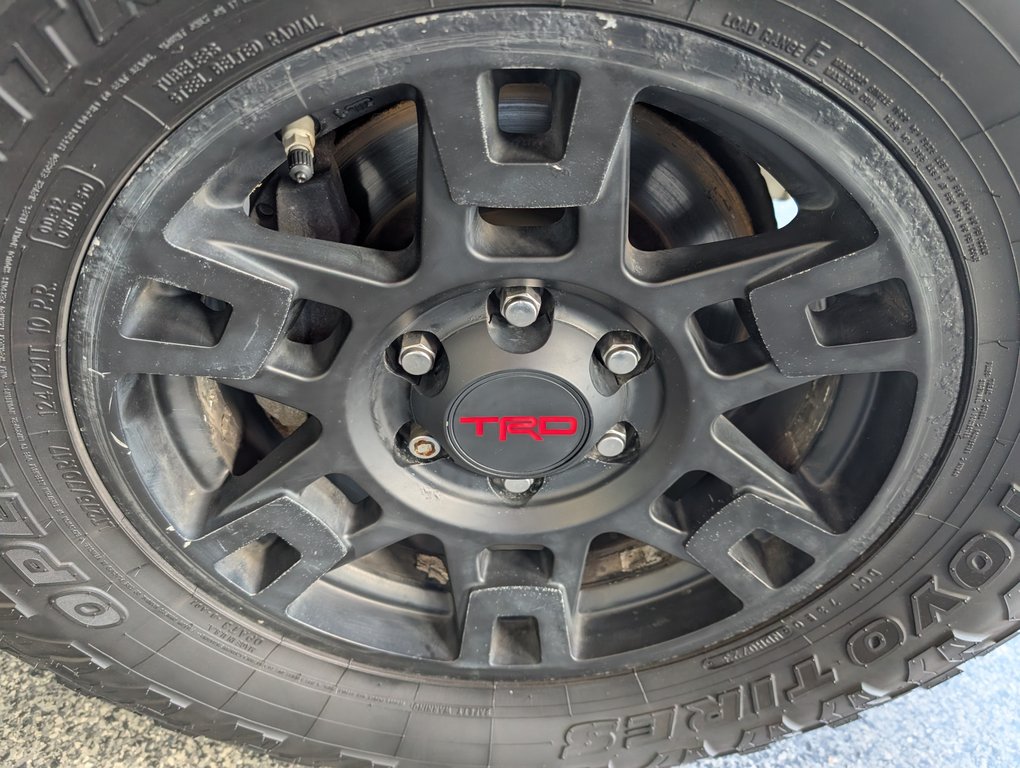 2018 Toyota 4Runner TRD PRO  4X4 in Magog, Quebec - 28 - w1024h768px