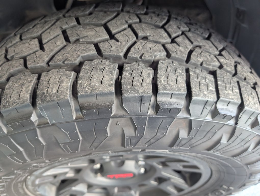 2018 Toyota 4Runner TRD PRO  4X4 in Magog, Quebec - 27 - w1024h768px