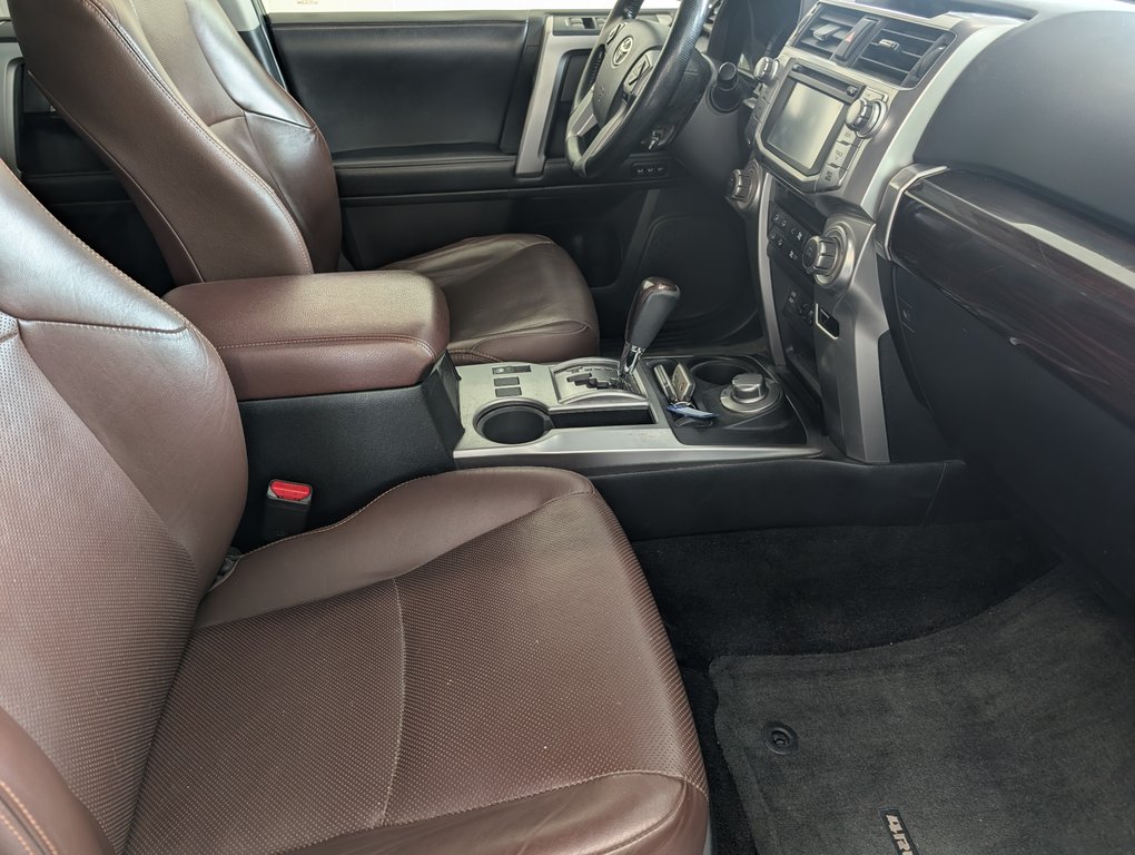 2018 Toyota 4Runner LIMITED AWD in Magog, Quebec - 9 - w1024h768px