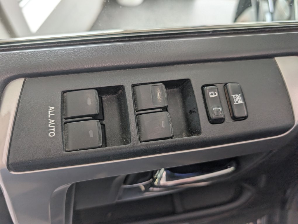 2018 Toyota 4Runner LIMITED AWD in Magog, Quebec - 15 - w1024h768px