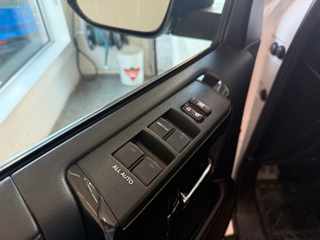 2020 Toyota 4Runner TRD OFF ROAD 4X4, in Magog, Quebec - 13 - w1024h768px
