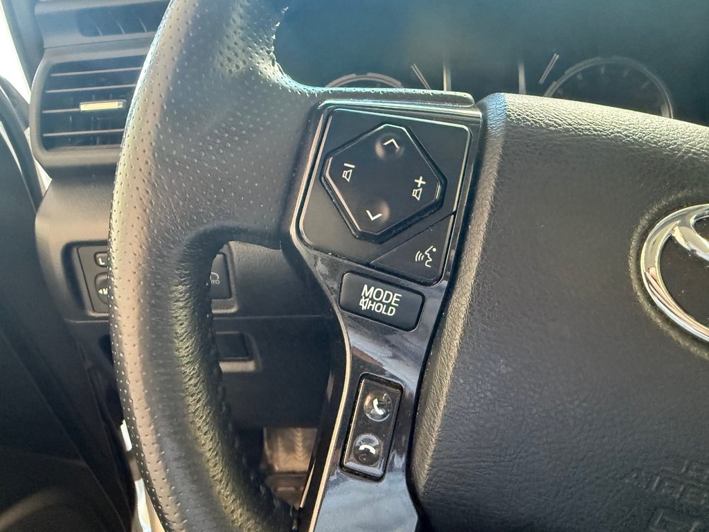 2020 Toyota 4Runner TRD OFF ROAD 4X4, in Magog, Quebec - 15 - w1024h768px