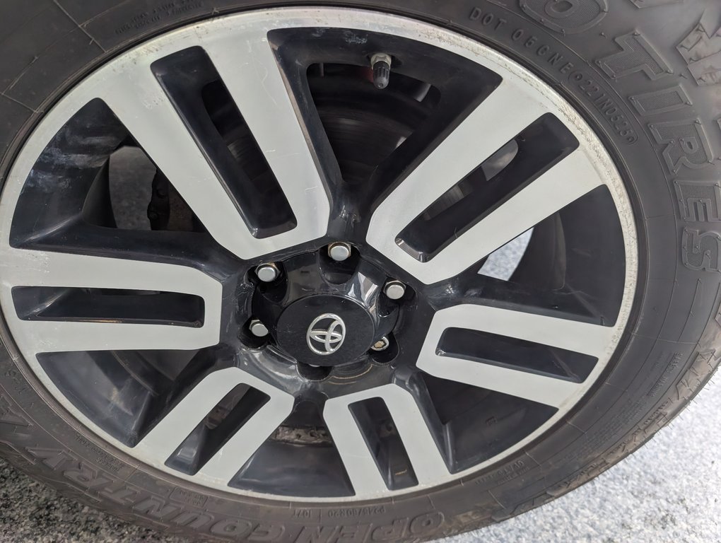 2021 Toyota 4Runner LIMITED AWD, in Magog, Quebec - 24 - w1024h768px