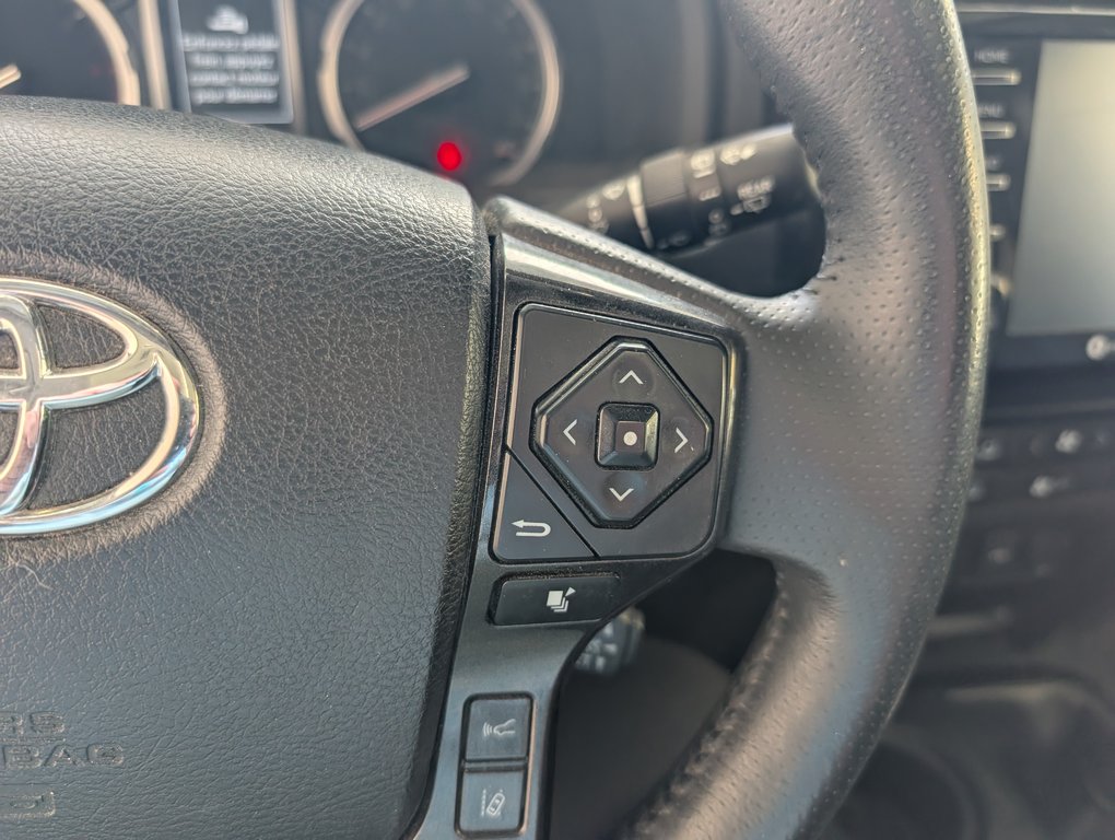 2022 Toyota 4Runner TRD OFF ROAD AWD, in Magog, Quebec - 22 - w1024h768px