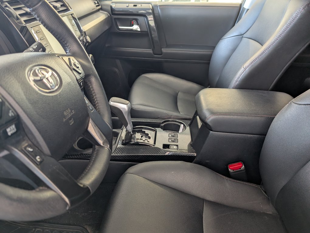 2022 Toyota 4Runner TRD OFF ROAD AWD, in Magog, Quebec - 13 - w1024h768px