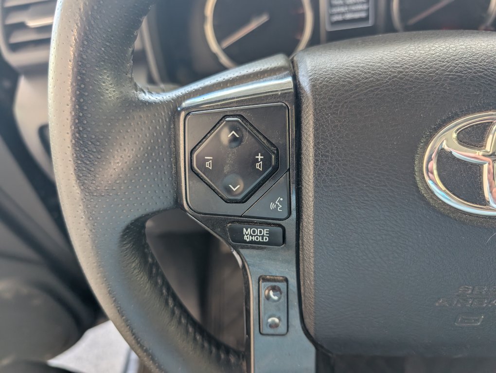 2022 Toyota 4Runner TRD OFF ROAD AWD, in Magog, Quebec - 21 - w1024h768px