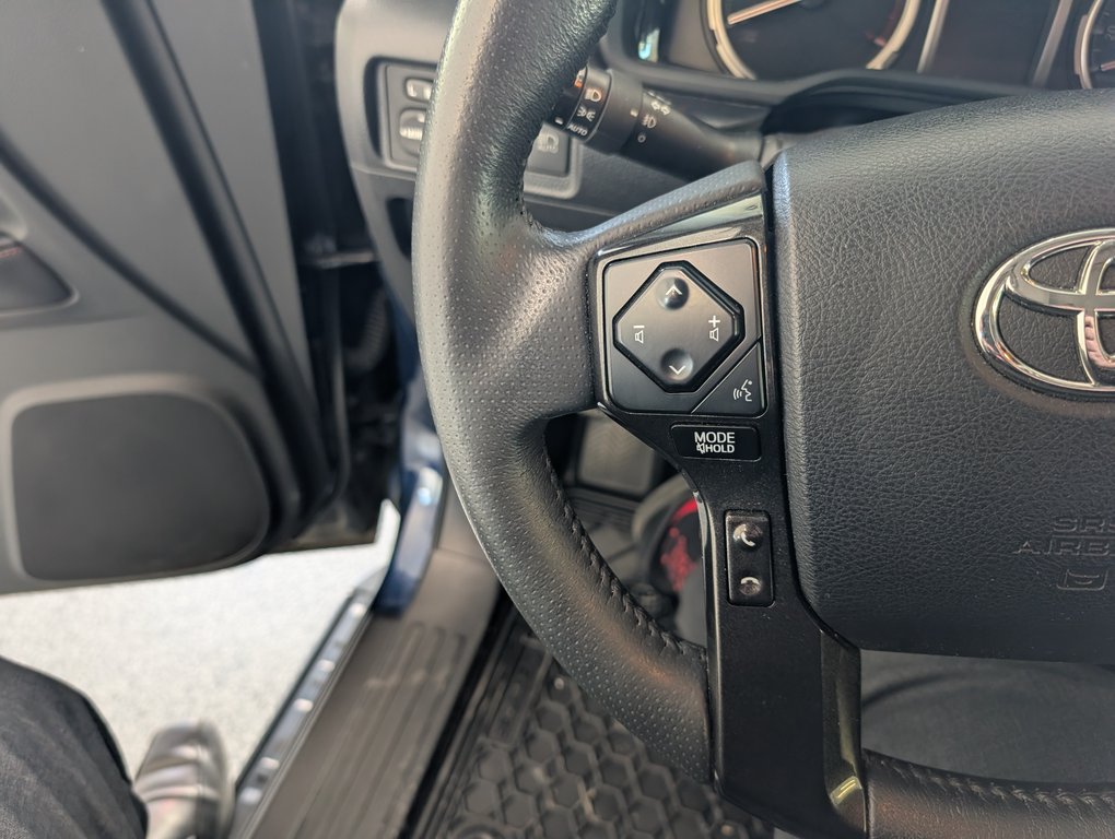 Toyota 4Runner TRD OFF ROAD, 4X4, 2022 à Magog, Québec - 20 - w1024h768px