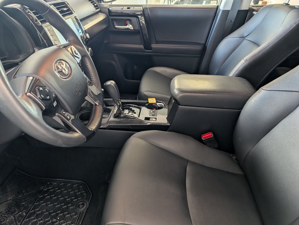 Toyota 4Runner TRD OFF ROAD, 4X4, 2022 à Magog, Québec - 13 - w1024h768px