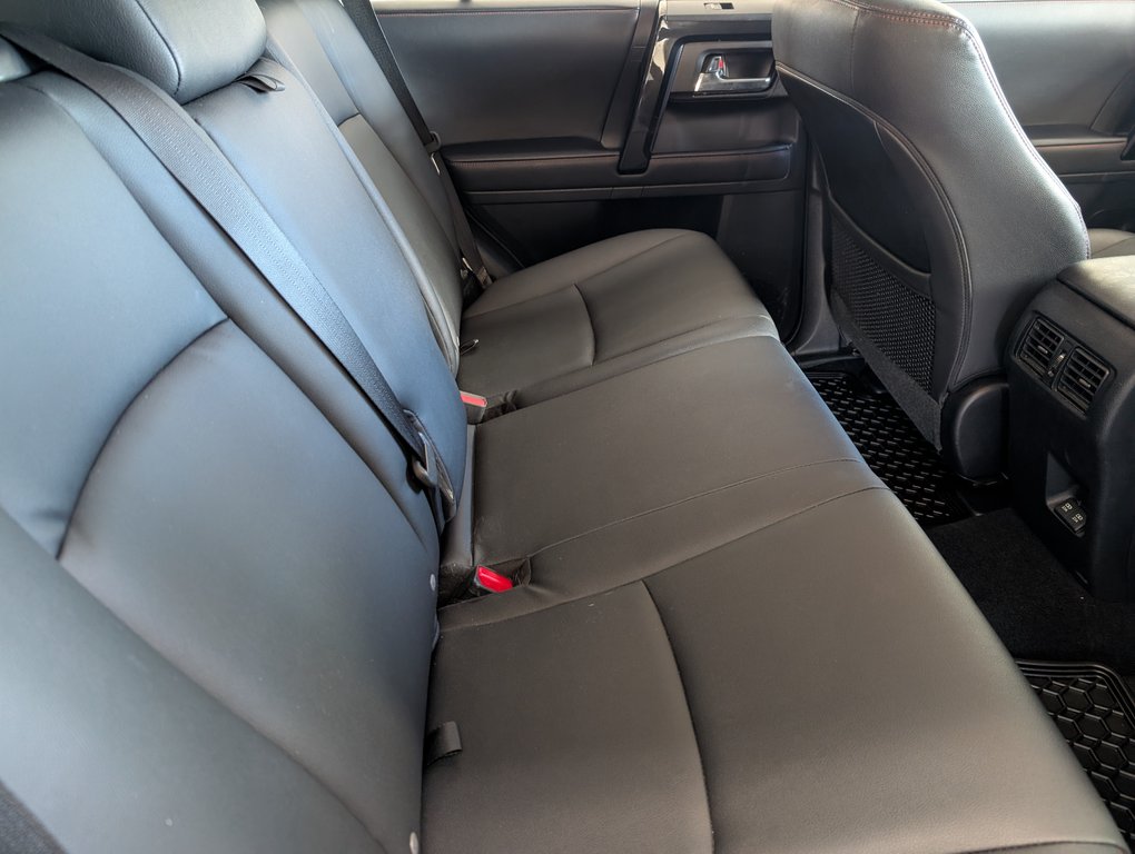 Toyota 4Runner TRD OFF ROAD, 4X4, 2022 à Magog, Québec - 8 - w1024h768px