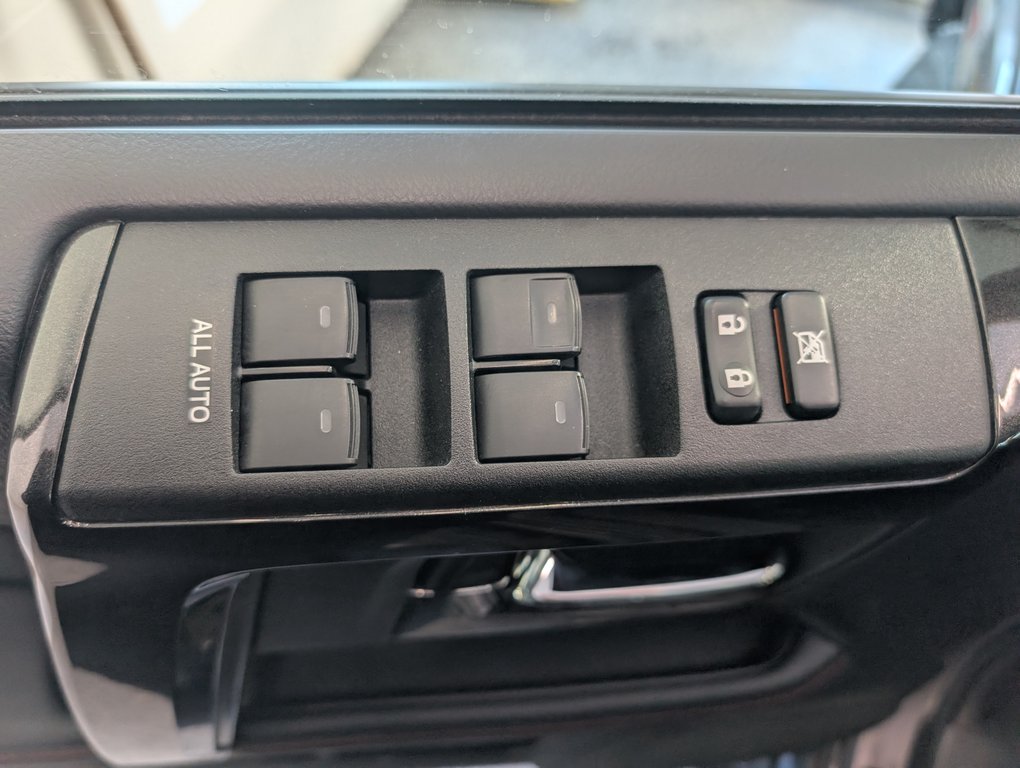 Toyota 4Runner TRD OFF ROAD. 2023 à Magog, Québec - 14 - w1024h768px