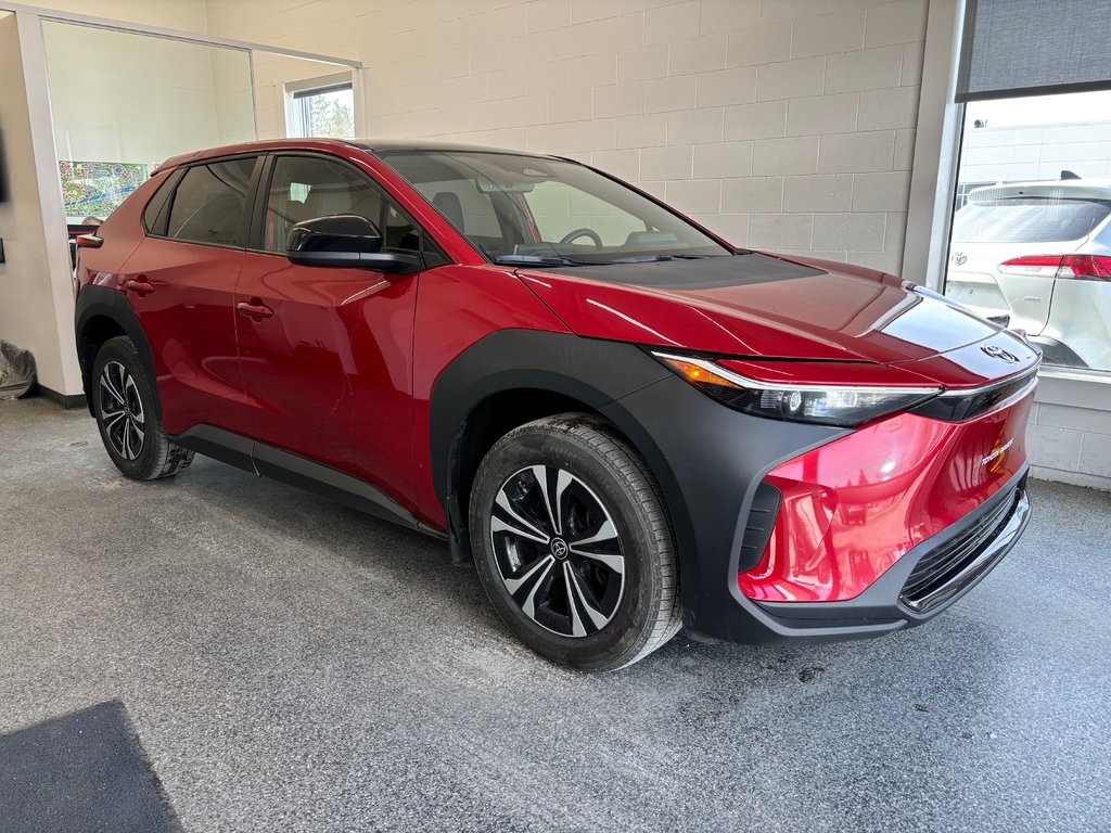 2023 Toyota bZ4X XLE AWD in Magog, Quebec - 1 - w1024h768px