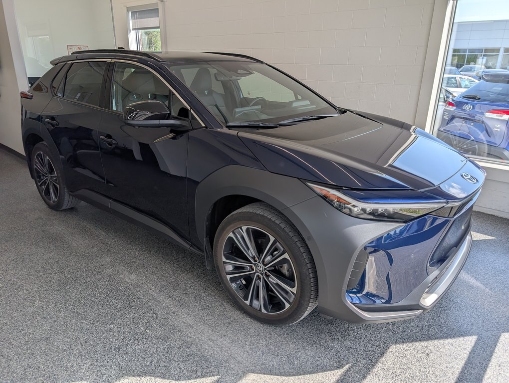 Toyota bZ4X XLE AWD 2023 à Magog, Québec - 1 - w1024h768px