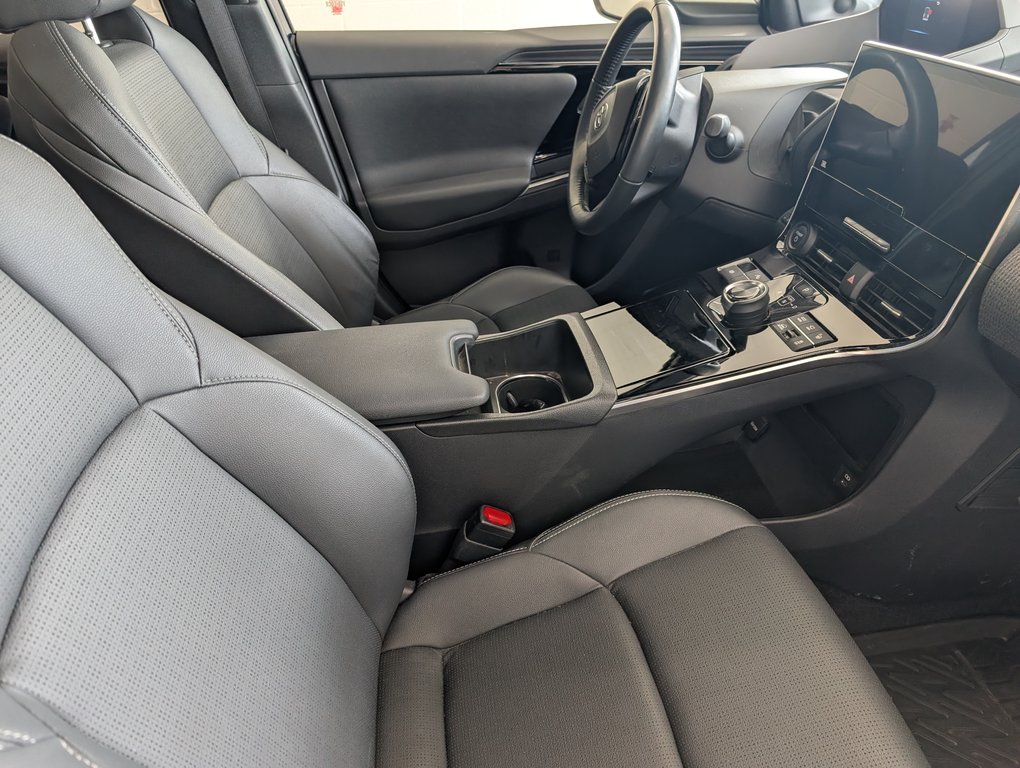 Toyota bZ4X XLE AWD 2023 à Magog, Québec - 8 - w1024h768px