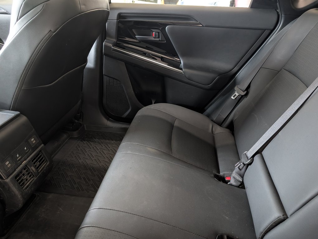 2023 Toyota bZ4X XLE AWD, in Magog, Quebec - 10 - w1024h768px