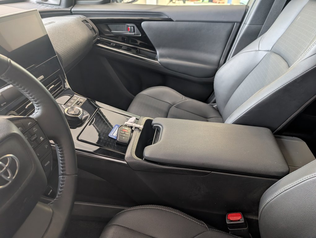 2023 Toyota bZ4X XLE AWD, in Magog, Quebec - 11 - w1024h768px