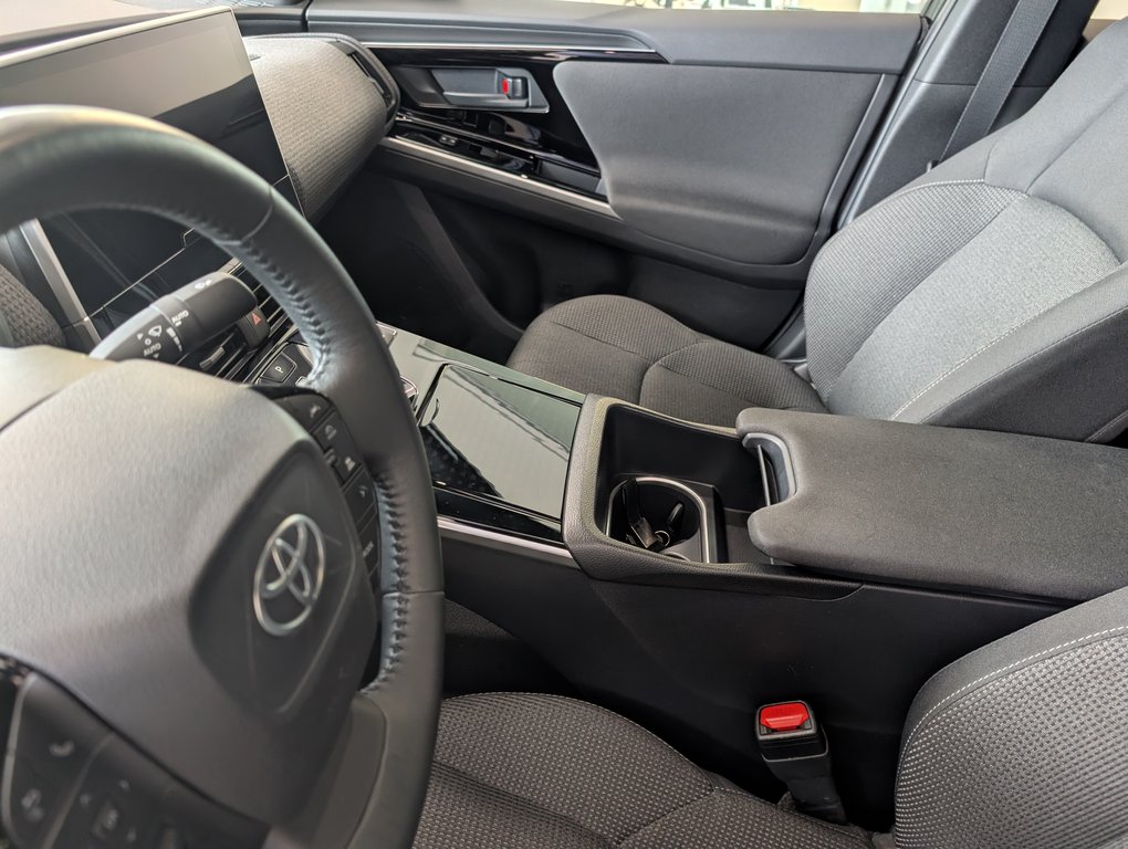 2024 Toyota bZ4X LE in Magog, Quebec - 10 - w1024h768px