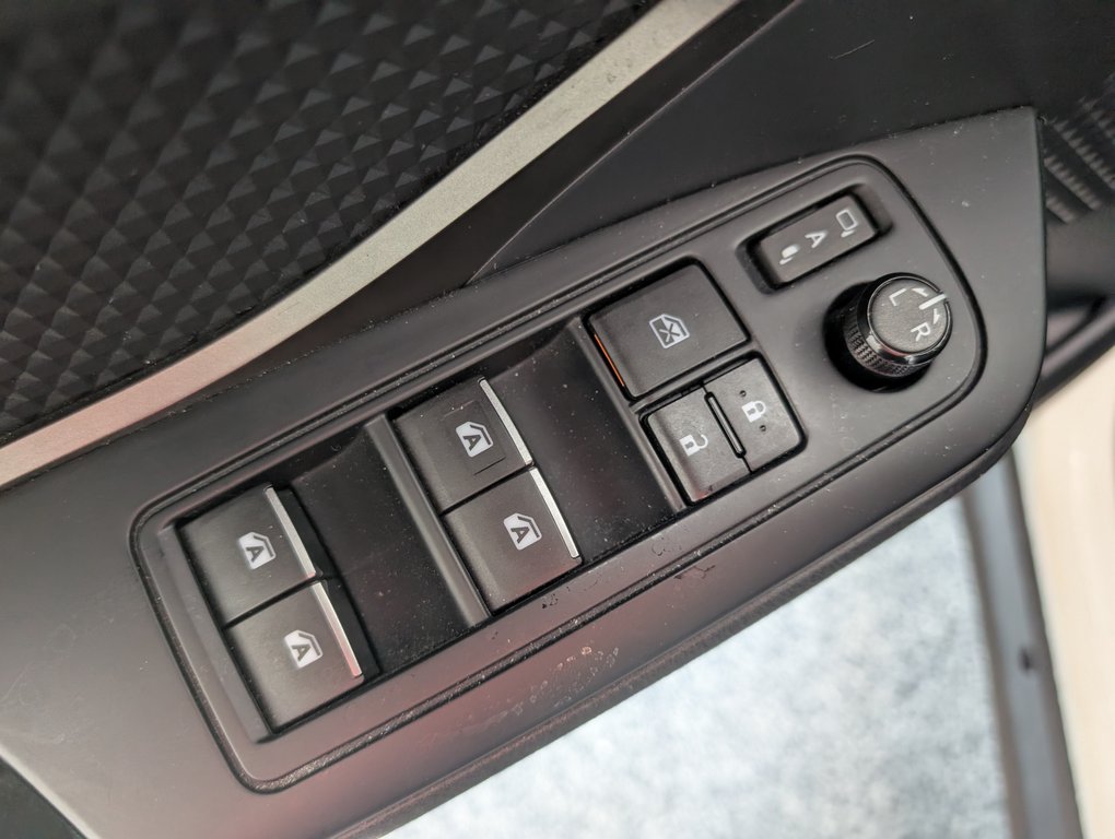 Toyota C-HR  2018 à Magog, Québec - 13 - w1024h768px