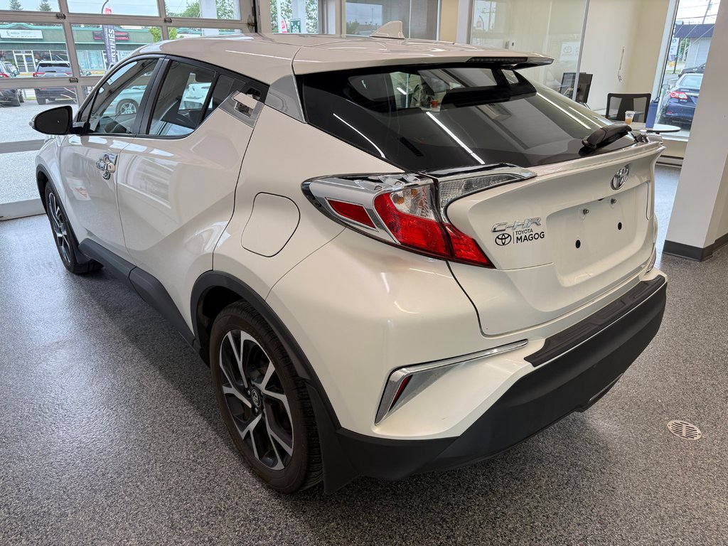 2018 Toyota C-HR XLE in Magog, Quebec - 4 - w1024h768px