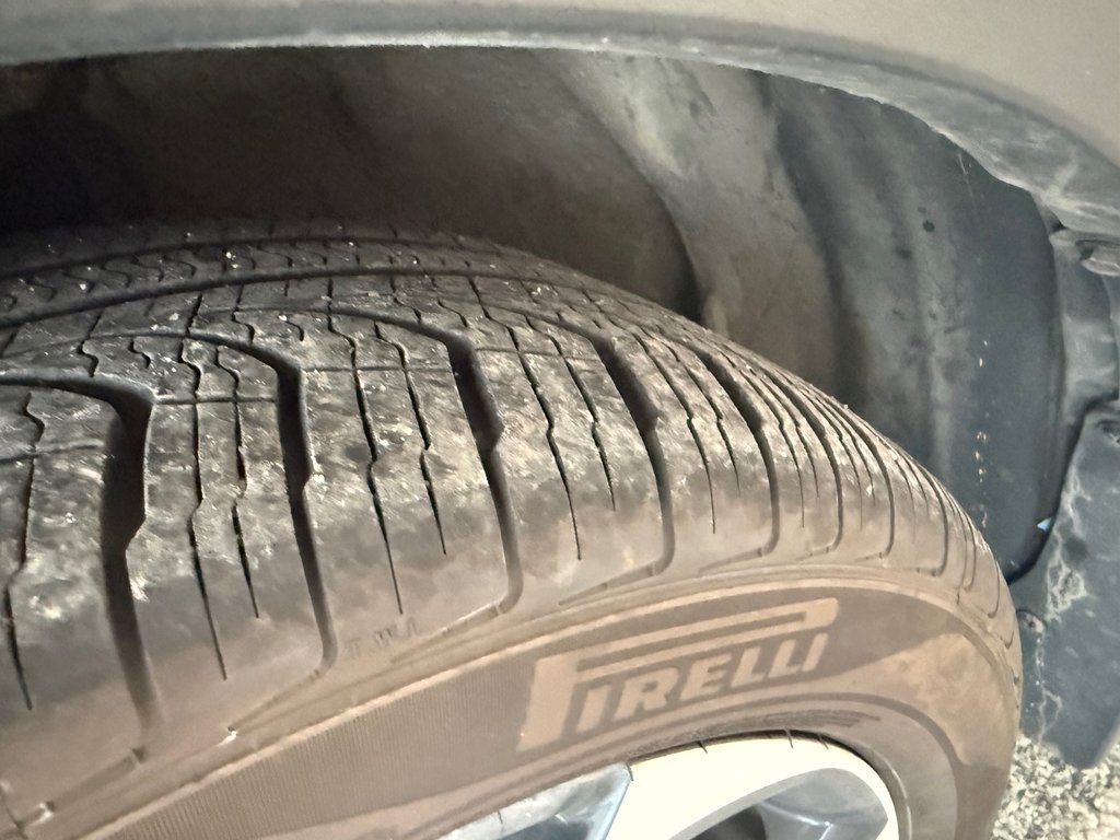2018 Toyota C-HR XLE in Magog, Quebec - 21 - w1024h768px