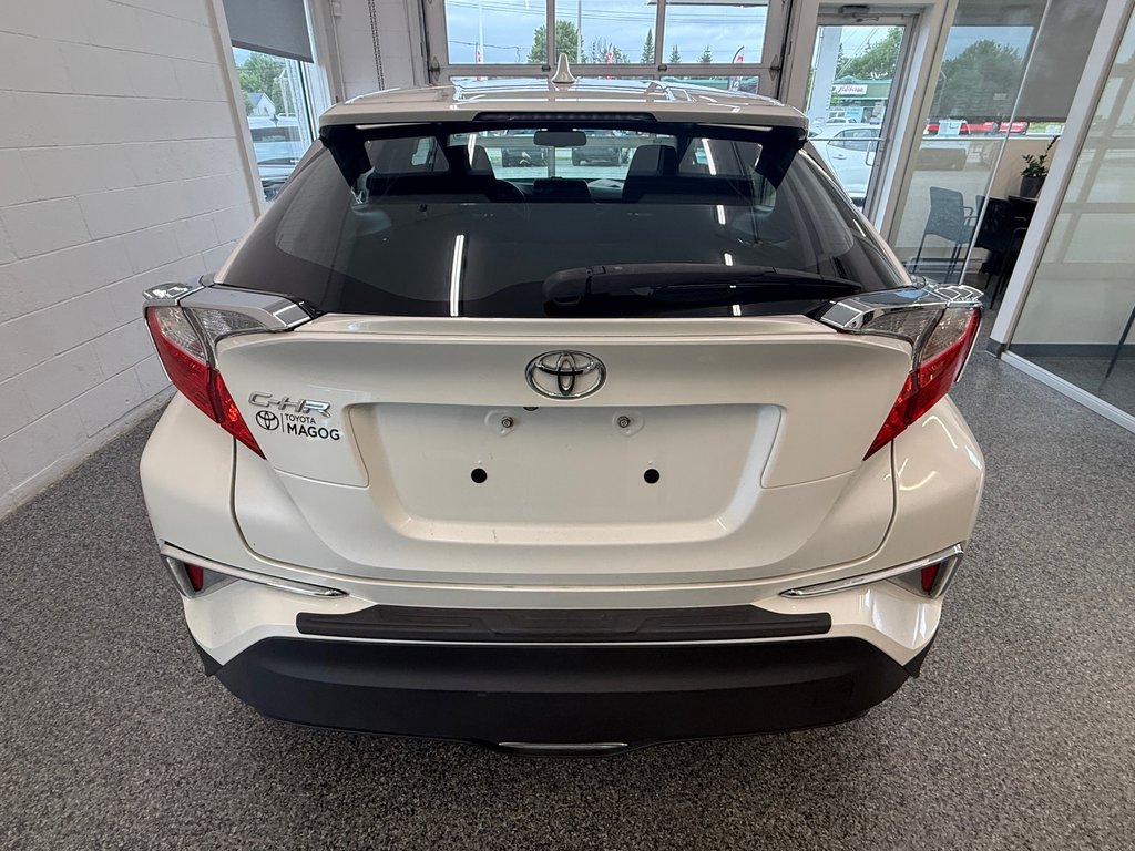 2018 Toyota C-HR XLE in Magog, Quebec - 3 - w1024h768px