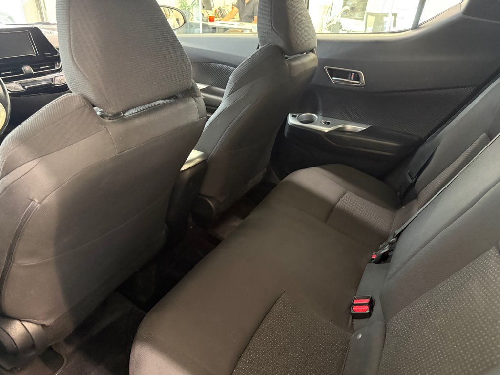 2018 Toyota C-HR XLE in Magog, Quebec - 10 - w1024h768px