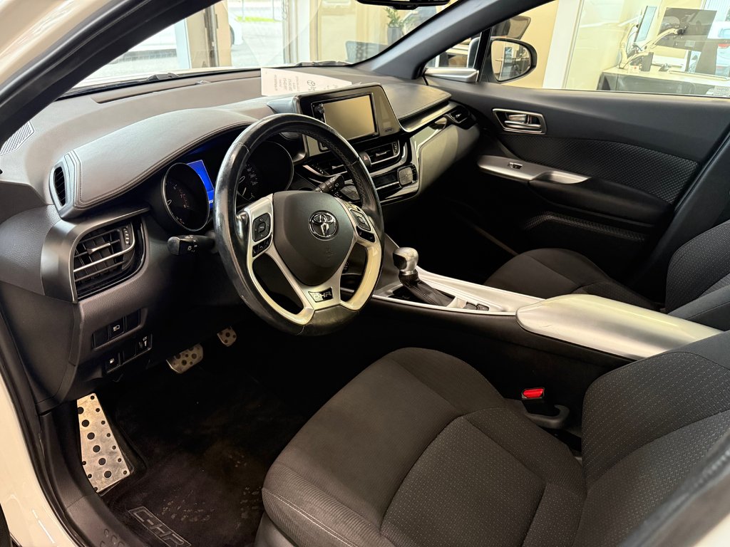 2018 Toyota C-HR XLE in Magog, Quebec - 11 - w1024h768px