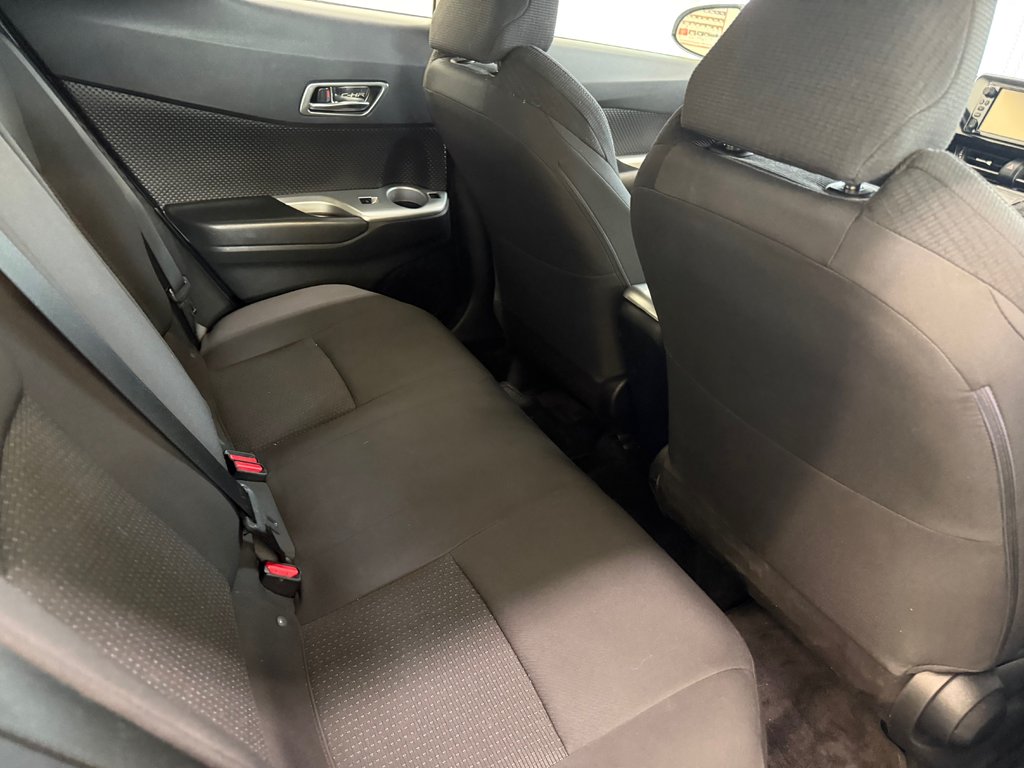 2018 Toyota C-HR XLE in Magog, Quebec - 8 - w1024h768px
