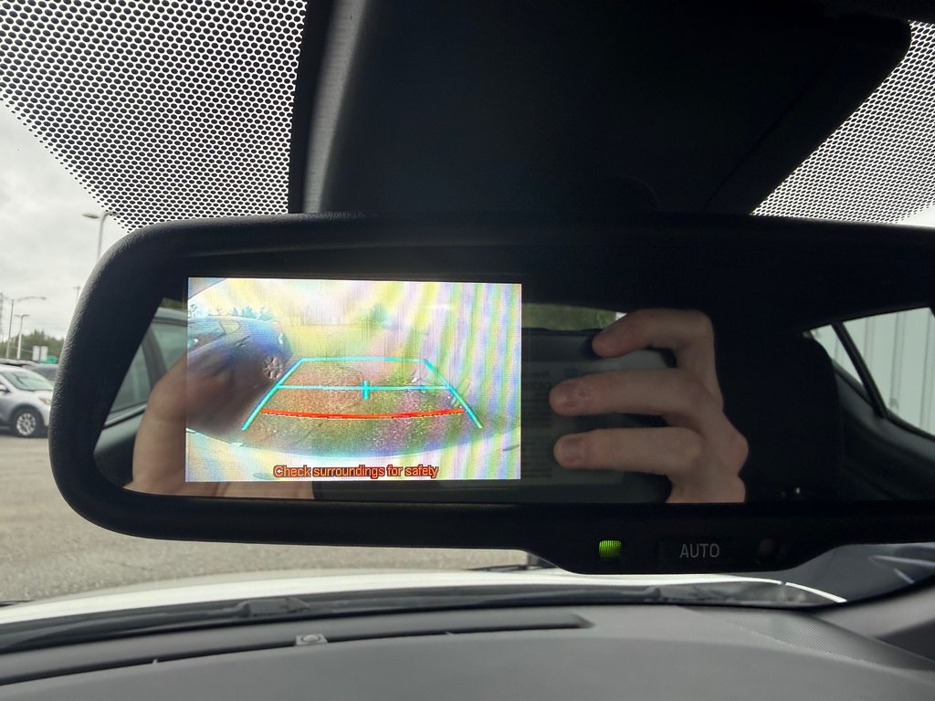 2018 Toyota C-HR XLE in Magog, Quebec - 19 - w1024h768px