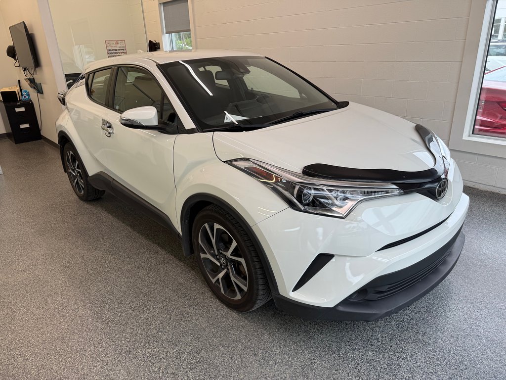 2018 Toyota C-HR XLE in Magog, Quebec - 1 - w1024h768px
