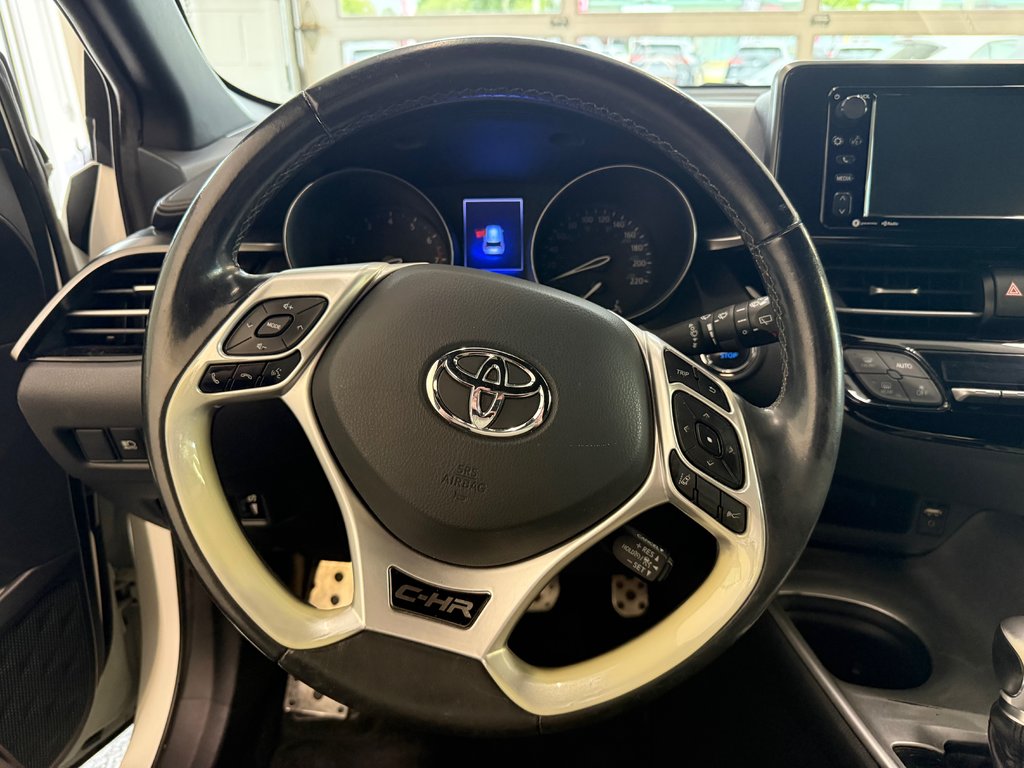 2018 Toyota C-HR XLE in Magog, Quebec - 13 - w1024h768px