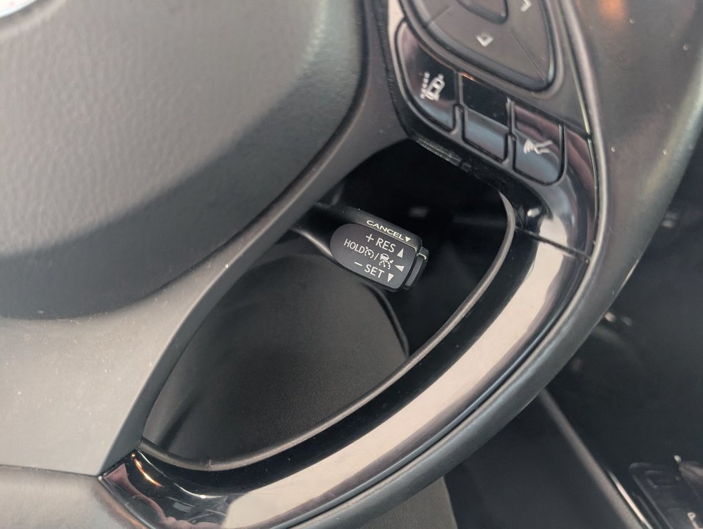 2019 Toyota C-HR XLE PREMIUM in Magog, Quebec - 20 - w1024h768px