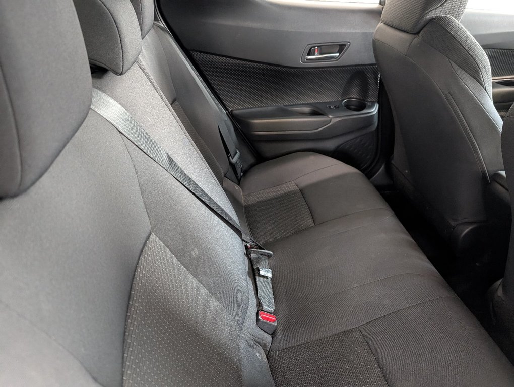 2019 Toyota C-HR XLE PREMIUM in Magog, Quebec - 8 - w1024h768px