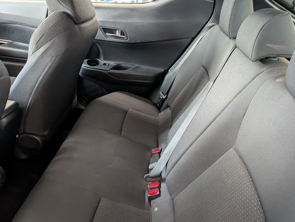 2019 Toyota C-HR XLE PREMIUM in Magog, Quebec - 11 - w1024h768px