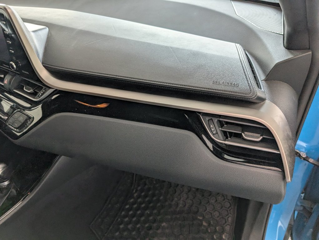2019 Toyota C-HR XLE PREMIUM in Magog, Quebec - 10 - w1024h768px