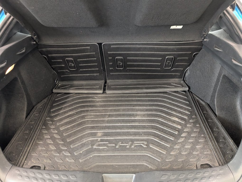 2019 Toyota C-HR XLE PREMIUM in Magog, Quebec - 7 - w1024h768px