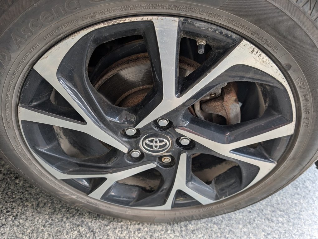 2019 Toyota C-HR XLE PREMIUM in Magog, Quebec - 24 - w1024h768px