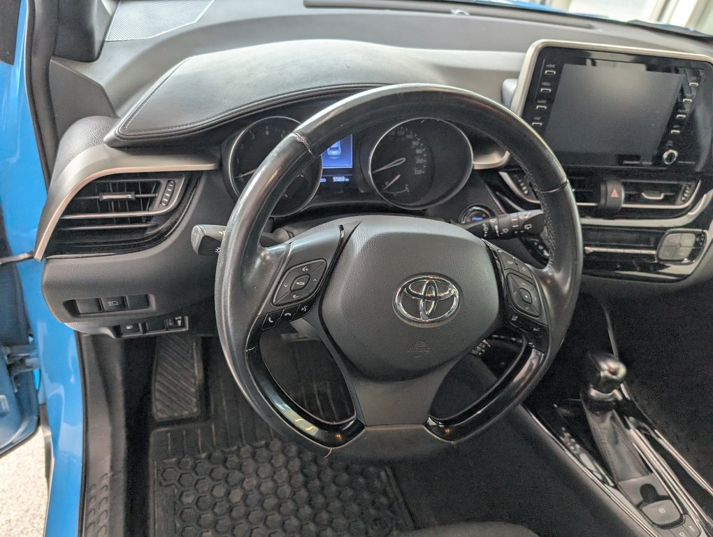 2019 Toyota C-HR XLE PREMIUM in Magog, Quebec - 13 - w1024h768px
