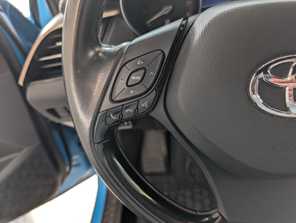 2019 Toyota C-HR XLE PREMIUM in Magog, Quebec - 18 - w1024h768px