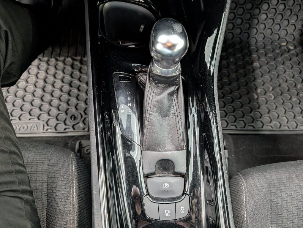 2019 Toyota C-HR XLE PREMIUM in Magog, Quebec - 16 - w1024h768px