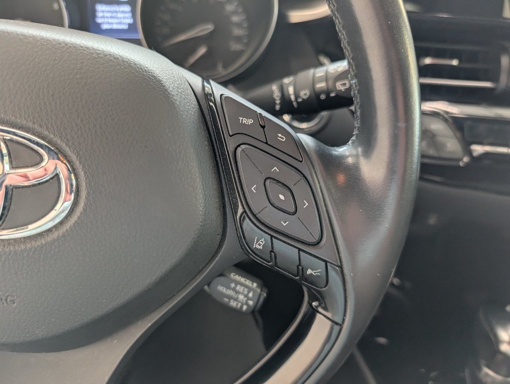 2019 Toyota C-HR XLE PREMIUM in Magog, Quebec - 19 - w1024h768px