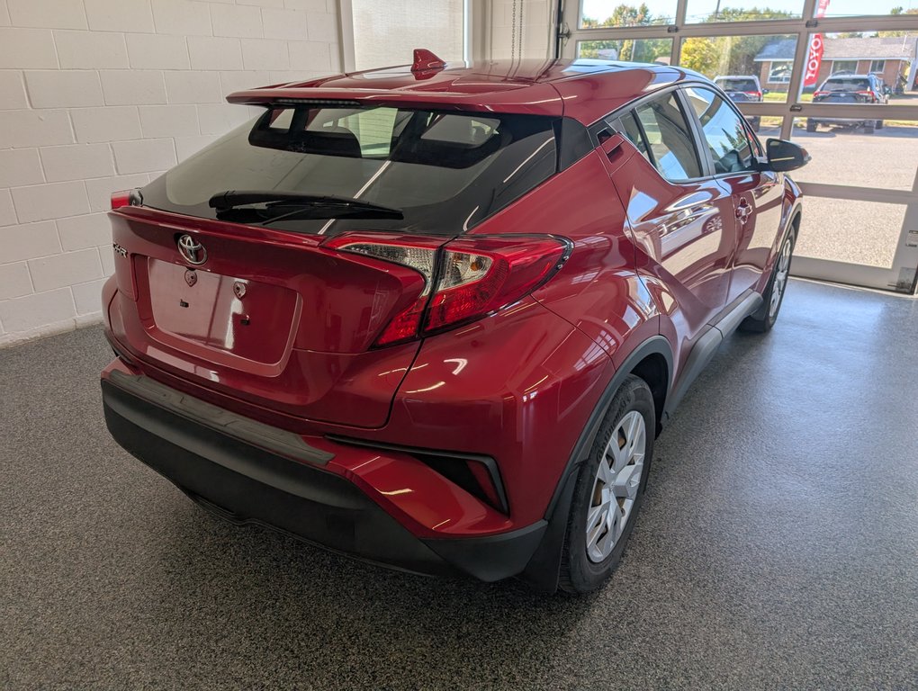 2020 Toyota C-HR LE FWD in Magog, Quebec - 3 - w1024h768px