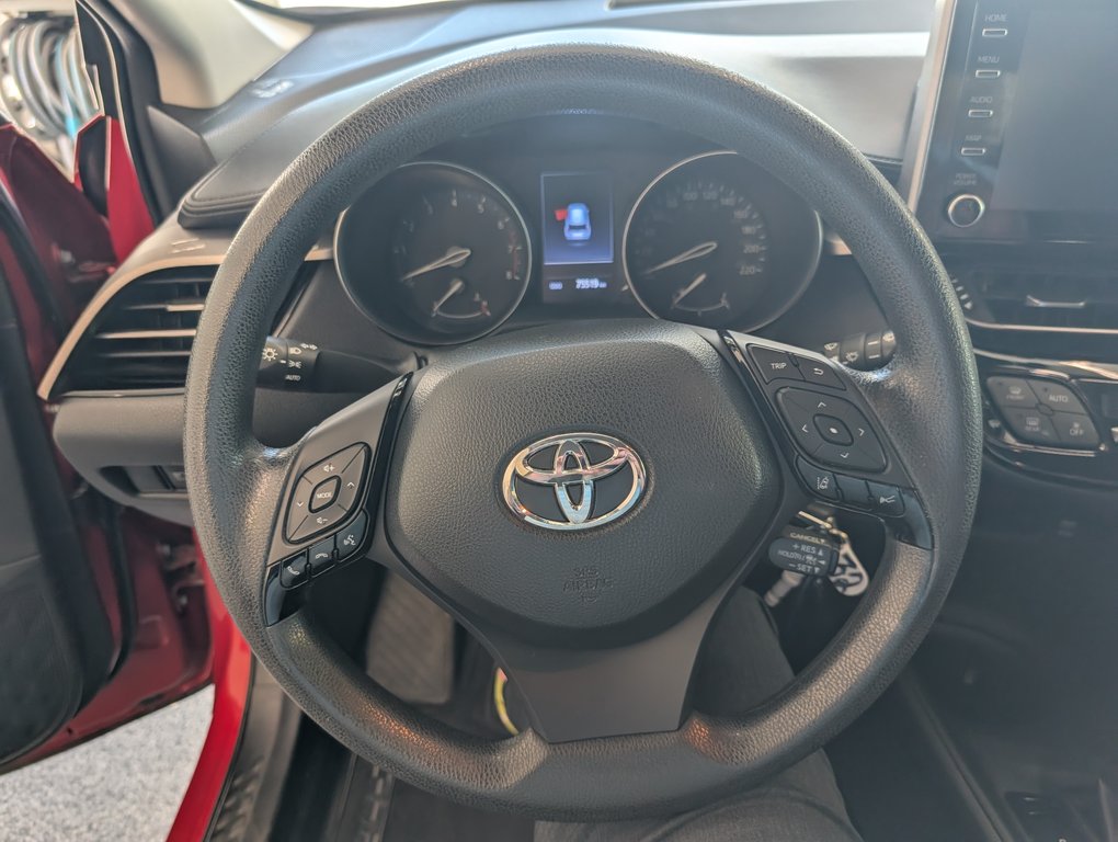 2020 Toyota C-HR LE FWD in Magog, Quebec - 12 - w1024h768px