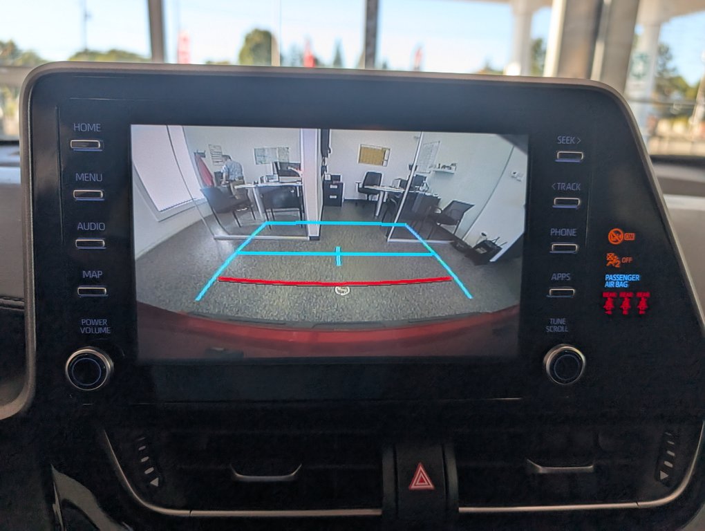2020 Toyota C-HR LE FWD in Magog, Quebec - 18 - w1024h768px