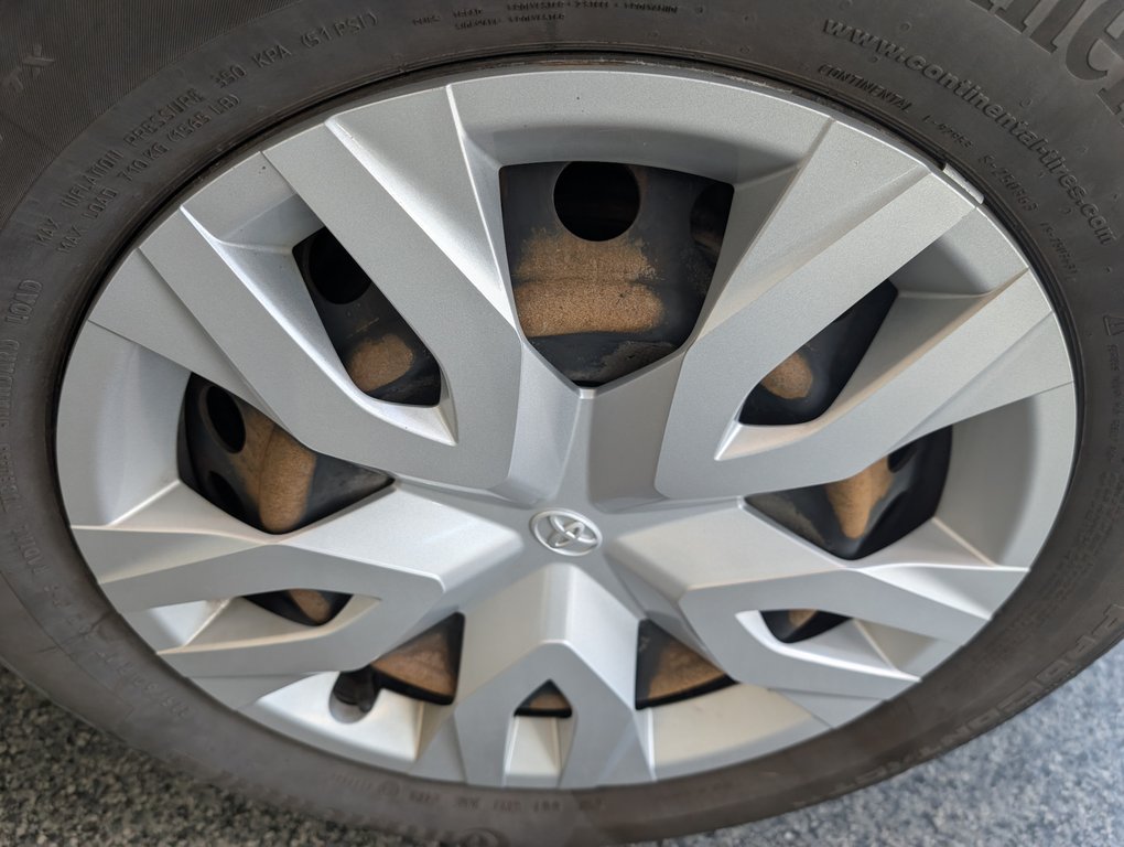 2020 Toyota C-HR LE FWD in Magog, Quebec - 21 - w1024h768px