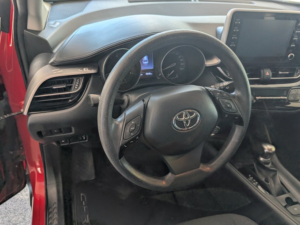 2020 Toyota C-HR LE FWD in Magog, Quebec - 10 - w1024h768px