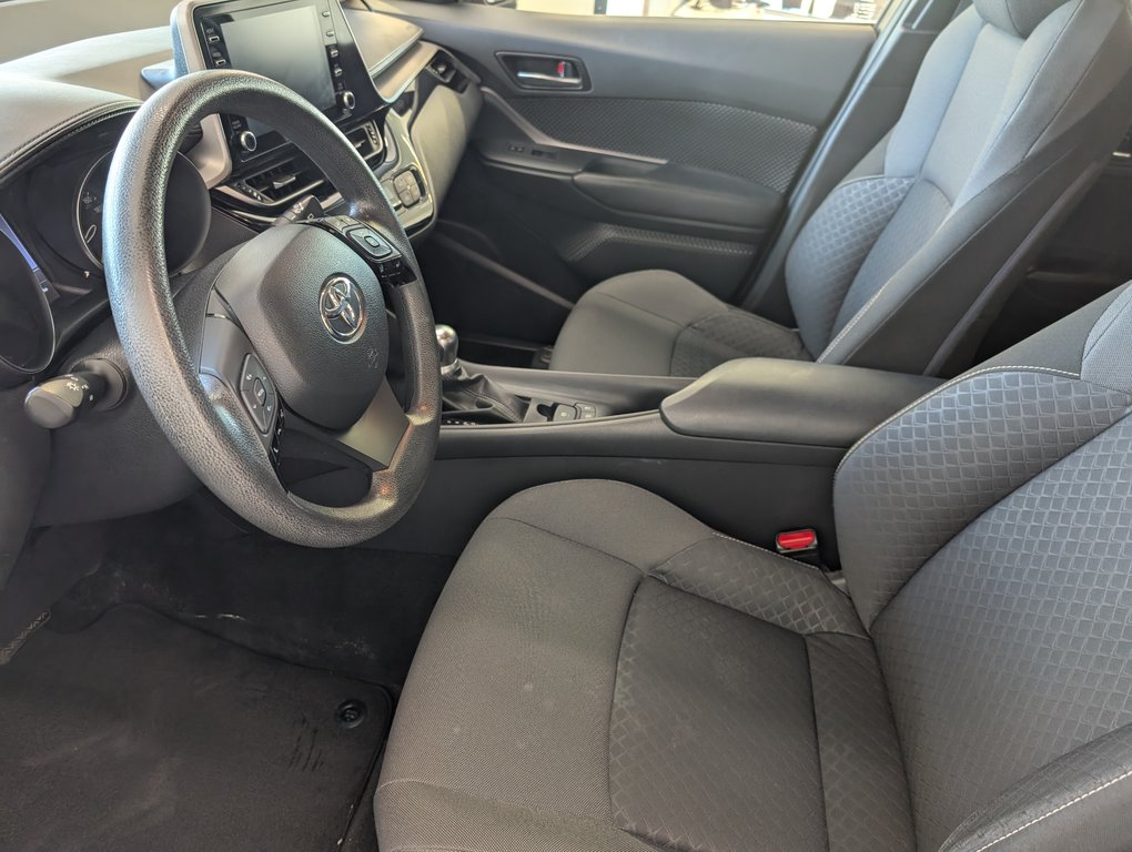 2020 Toyota C-HR LE FWD in Magog, Quebec - 9 - w1024h768px