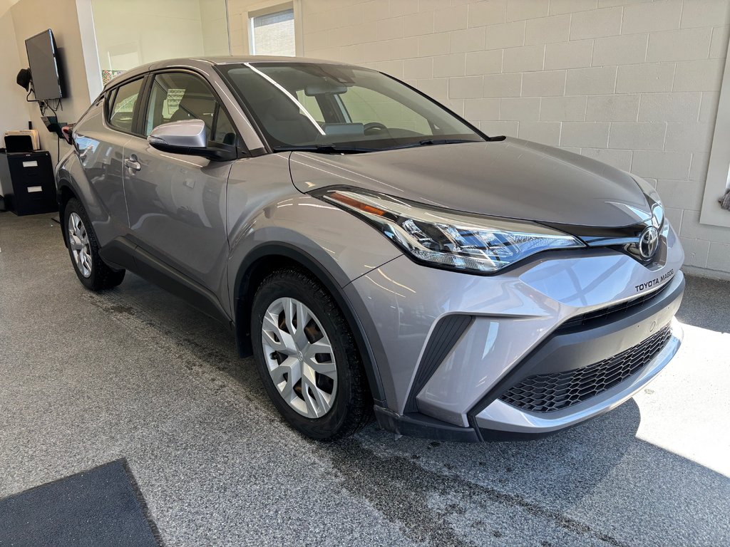 2020 Toyota C-HR LE in Magog, Quebec - 1 - w1024h768px