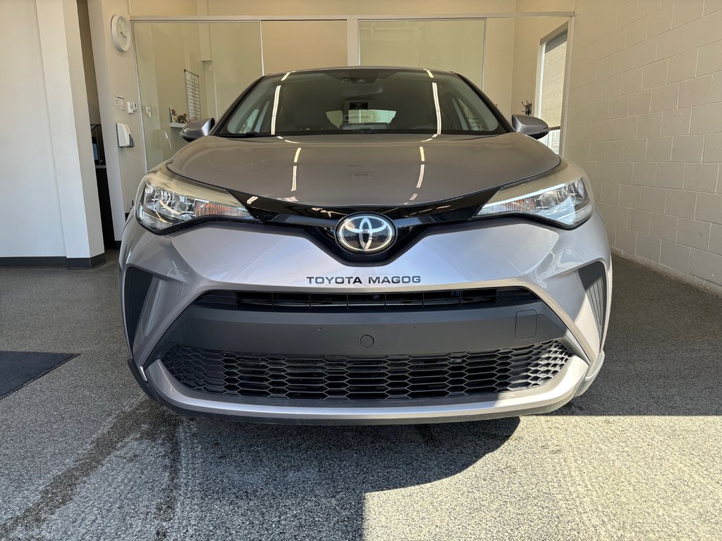 2020 Toyota C-HR LE in Magog, Quebec - 6 - w1024h768px
