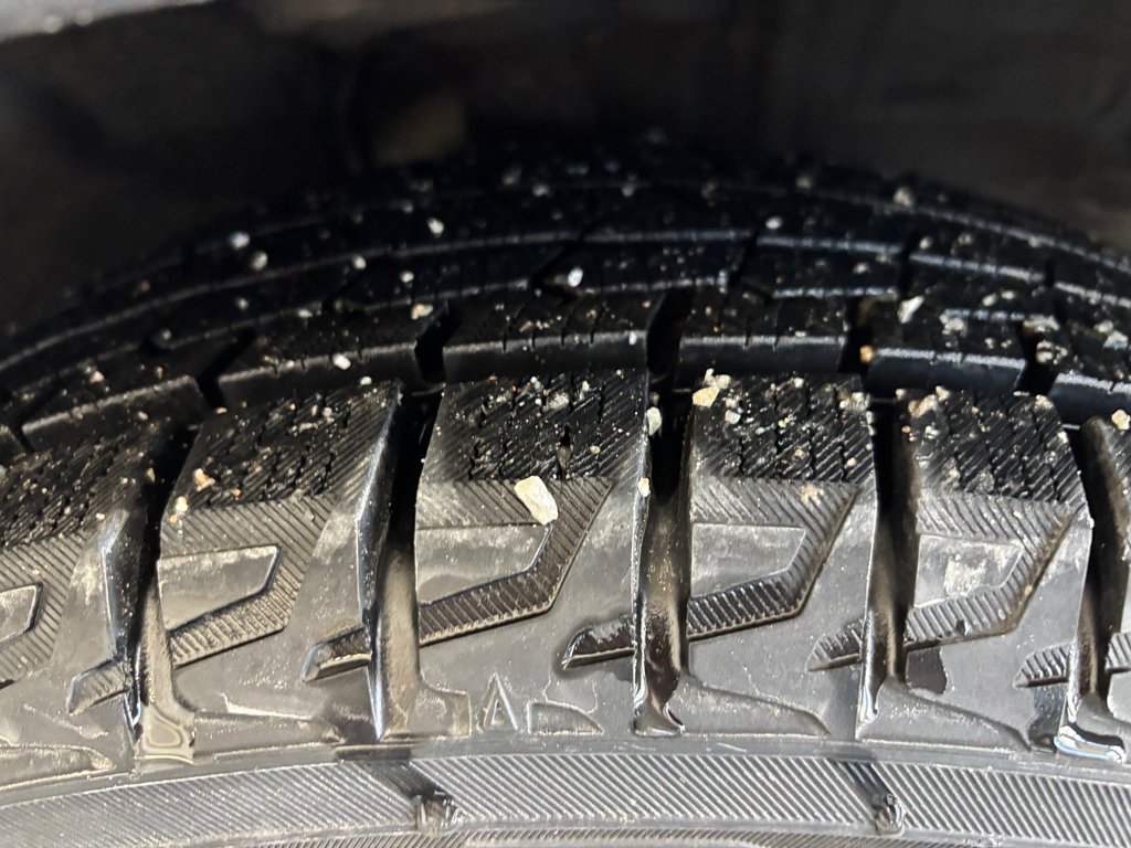 2020 Toyota C-HR LE in Magog, Quebec - 23 - w1024h768px